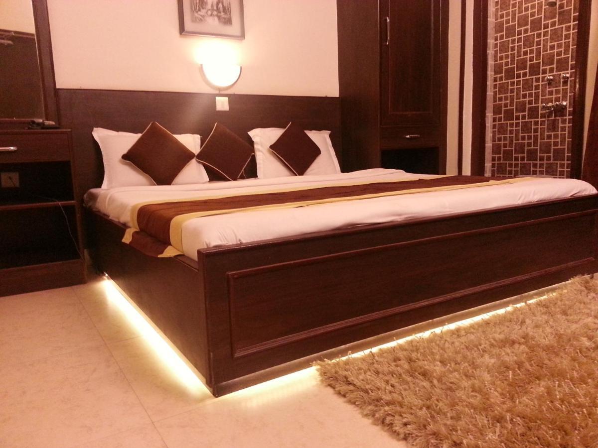Hotel Varuna Varanasi Ngoại thất bức ảnh